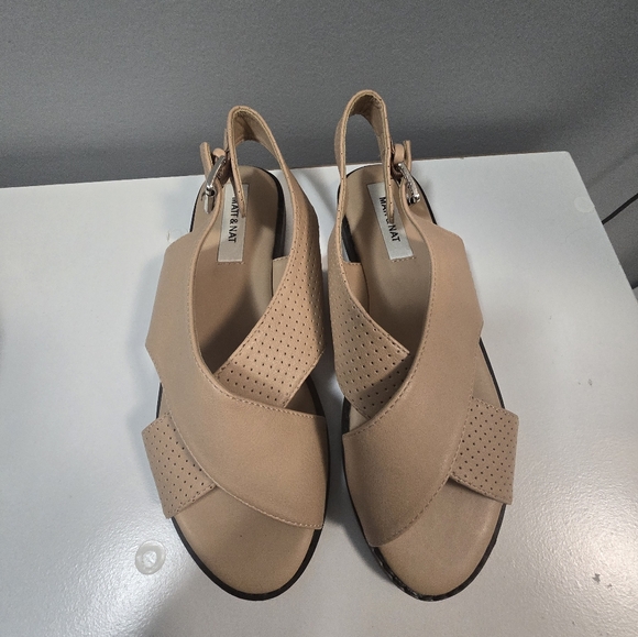 Matt and nat sandals - Picture 1 of 5